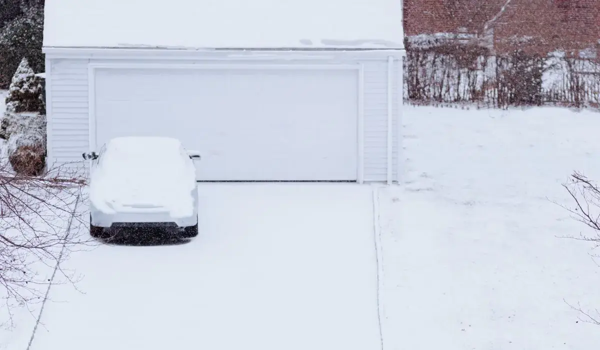 How Weather Changes in Chicagoland Affect Your Garage Door Functionality
